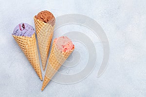 Berry, vanilla and chocolate ice cream sundae