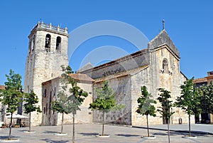 Besalu church