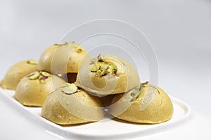 Besan ki Burfii/besan ke ladoo