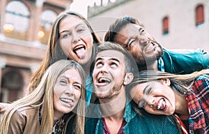 Best friends taking selfie at city tour trip - Happy friendship concept with millennial people having fun together - Everyday life