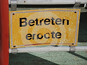 Betreten verboten! / Do not enter