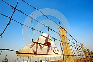 Beware,barbed Wire