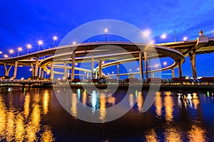 Puente también conocido cómo anillo carreteras puente 