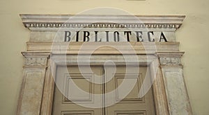 Biblioteca library sign