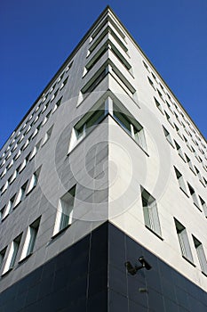 Cuarto. blanco el edificio estimado 