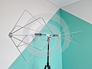 Biconical EMC antenna for precompliance testing