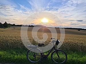 Fahrrad am Strand, aktiver Lebensstil photo