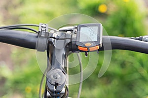 Bicycle computer mounted on a bicycle handlebar