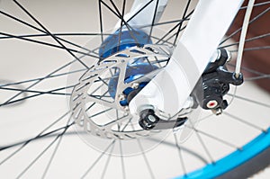 Bicycle disc brake tablets