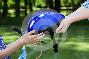 Bicycle helmet