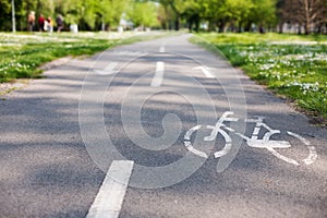 Bicycle lane with white bicycle sign