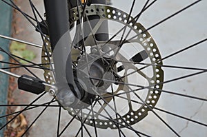 Bicycle with a part of brakes