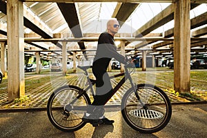 Bicycle style man in black sportswear