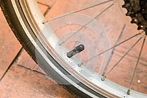 Bicycle tire valve close