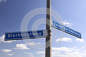 Bierhoogtweg and Zuidelijke dwarsweg as roads in the middle of the Zuidplaspolder