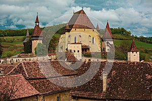 Velmi krásný středověký obec v rumunsko 