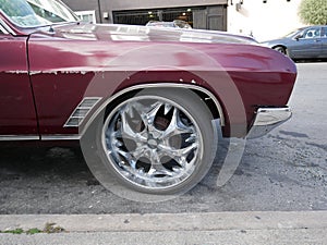 Big alloy wheels in old muscle wrack car