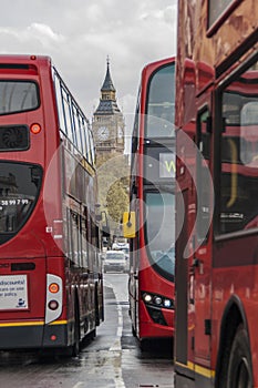 Big ben between 3 red london busses