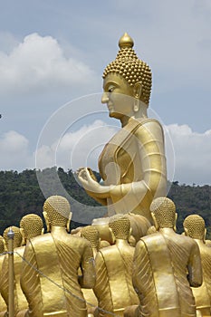 Big Buddha with 1,250 disciple statues