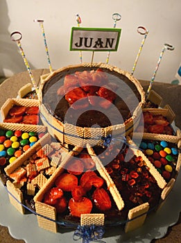 Big cake of chocolate strawberries and candy torta gigante de caramelos photo