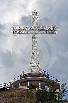 Big cross with belvedere point