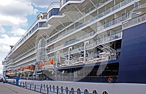 Big cruise ship photo