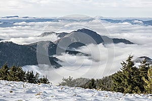 Veľká Fatra a Turčianska kotlina, Slovensko, scéna s inverzným počasím