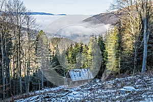 Veľká Fatra a Turčianska kotlina, Slovensko, scéna s inverzným počasím