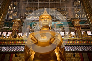 Big golden buddha statue