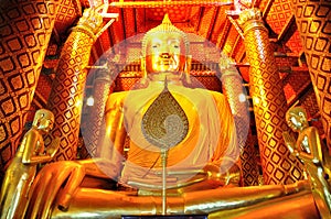 Big golden buddha statue/Big golden buddha statue in the temple