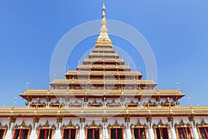 Big golden pagoda Phramahathat Khan Nakhon or Phra That Nong Waeng public thai buddhist temple Khon Kaen, Thailand