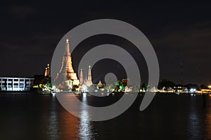 Big pagoda in Wat Arun Ratchawararam Ratchawaramahawihan in Thai