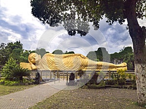 Big Reclining Buddha statue in vihara