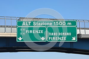 Big Road sign with italian text that means STOP Pay Station at 1
