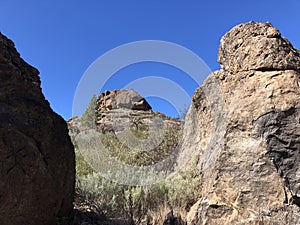 Big rocks around Las Ninas Reservoir photo