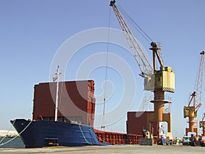 Big ship unloading