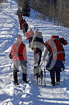 Big snowshoer group climbing