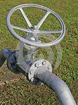 big valve with a sliding part that controls the extent of the ap