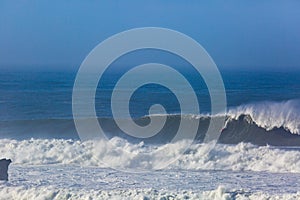 Big Waves Breaks at Mavericks surf spot