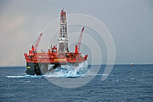Big waves hitting a Semi submersible drilling rig