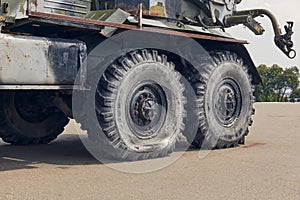 The big wheels are lowered from the big vehicle of the car.