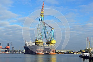 Biggest crane vessel