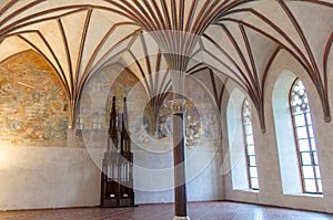 The biggest hall in Malbork castle , the Grand Refectory.