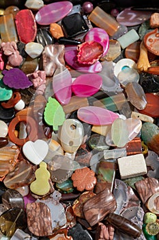 Bijoux Plastic Stones