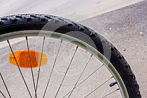 Bike tire with cat eye