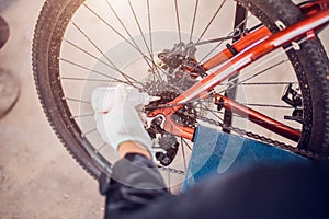 Biker lubricating oil for bicycle chains, Close-up