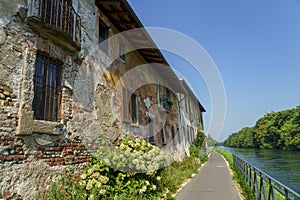 Bikeway along the Naviglio Grande at Robecco