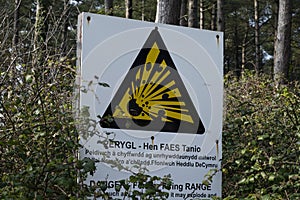 Bilingual Welsh English sign at Whiteford sands