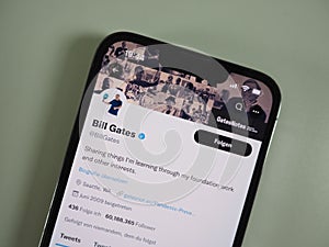 Bill Gates on Twitter with an iPhone