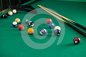 Billiard balls on green table with billiard cue, Snooker, Pool g